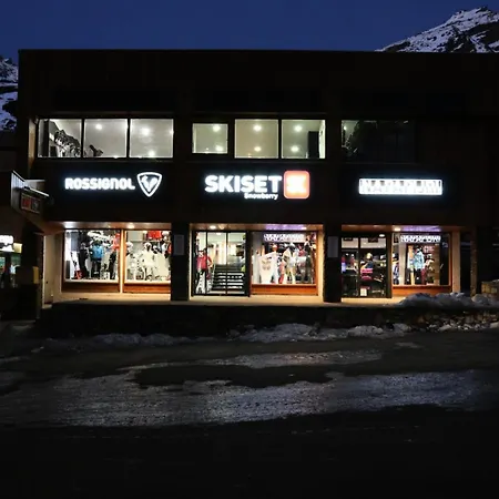 Trois Vallees - - Agreable 4 Personnes Expose Est Proche Commerce Mae-1014 *