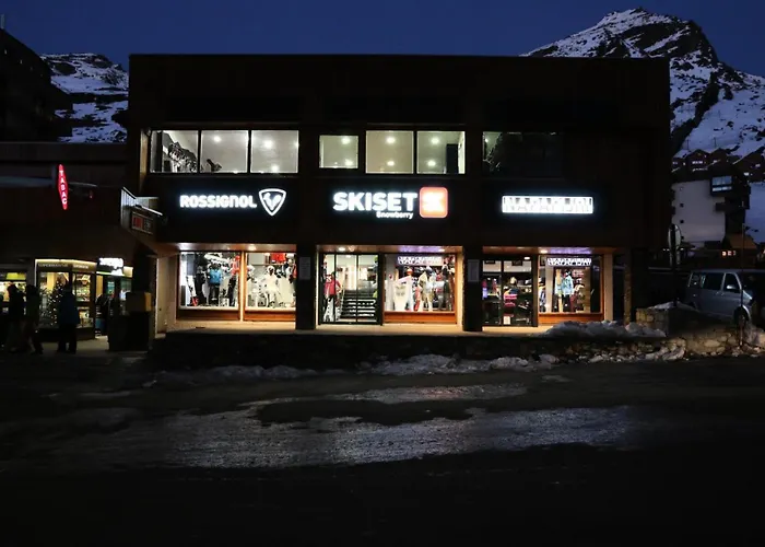 Trois Vallees - - Agreable 4 Personnes Expose Est Proche Commerce Mae-1014 *